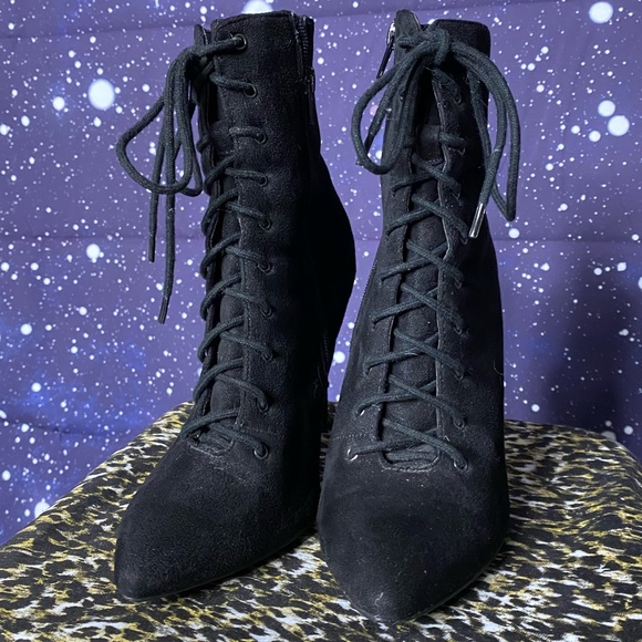 Black booties with pointed heel - tie up - Picture 2 of 9